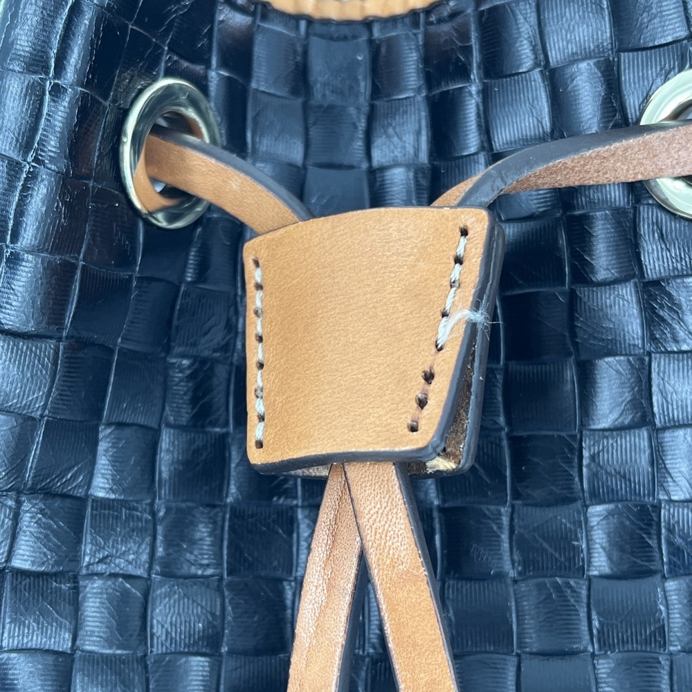 Dooney & Bourke Drawstring Bag Woven Look Embossed Leather Black & Caramel Trim - Picture 2 of 16